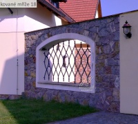 kované mříže